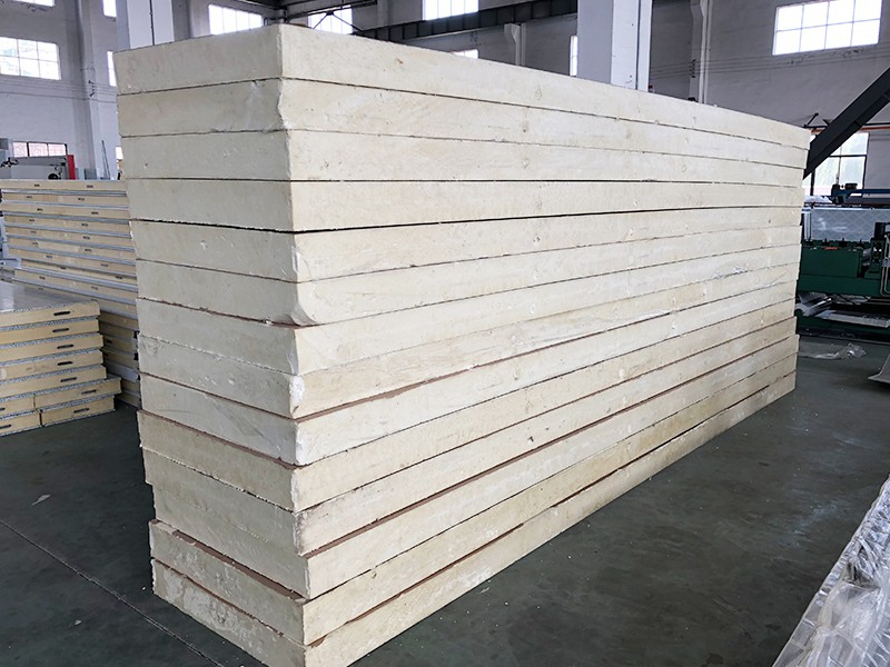 Lagani poliuretanski list